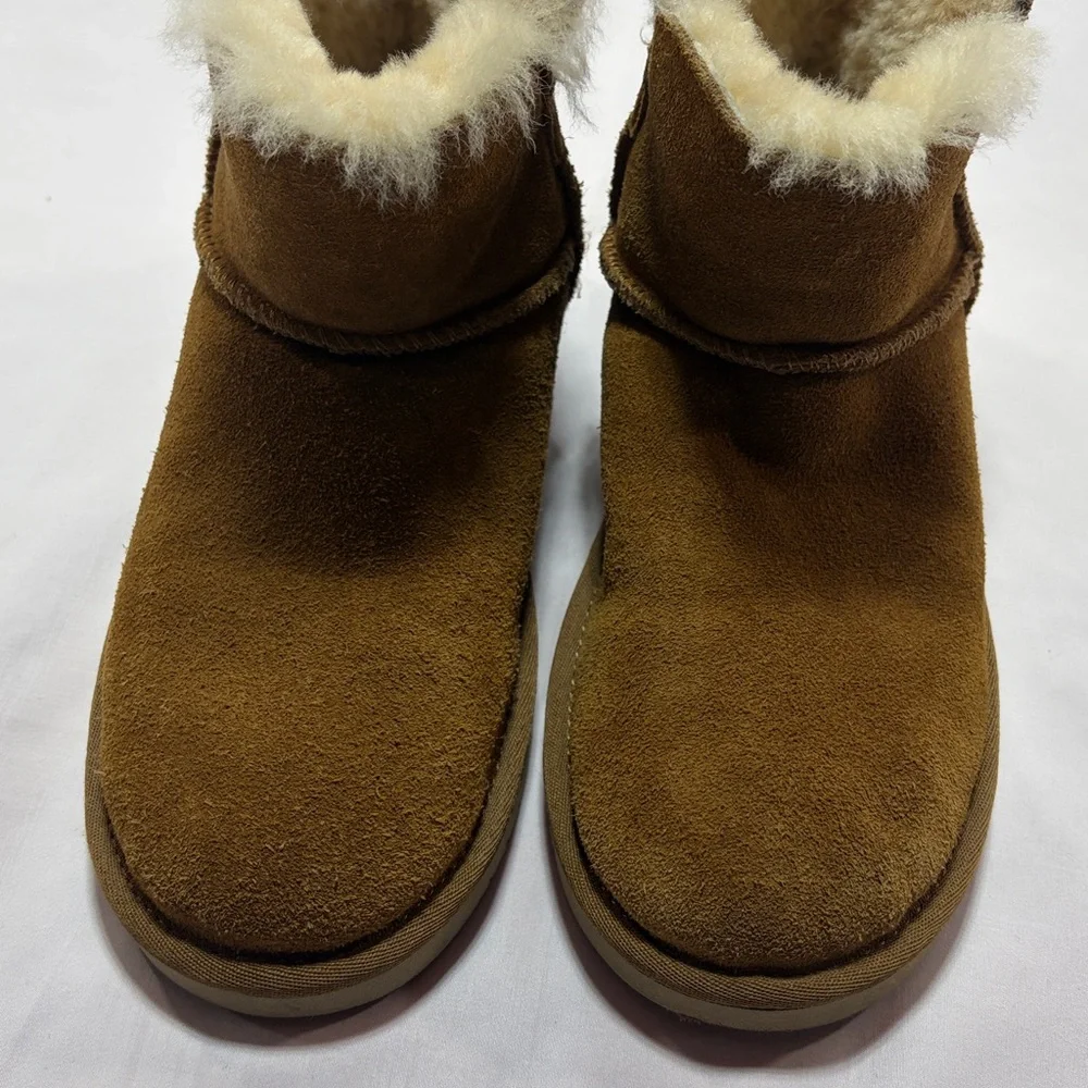 Koolaburra by uggs mini boots size 6